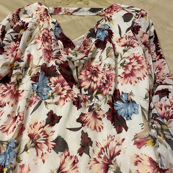 White House Black Market Sheer Floral V Neck Top - Picture 11 of 12